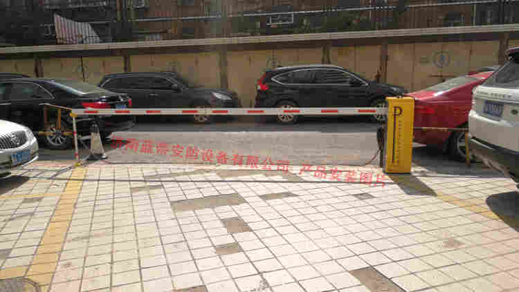 召陵小区道闸机2022年已更新 全新门禁道闸为居民安全保驾护航